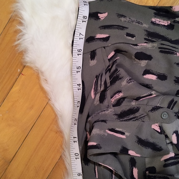 Midi dress. Size large, Green black and light pink. Great Condition - Picture 9 of 9